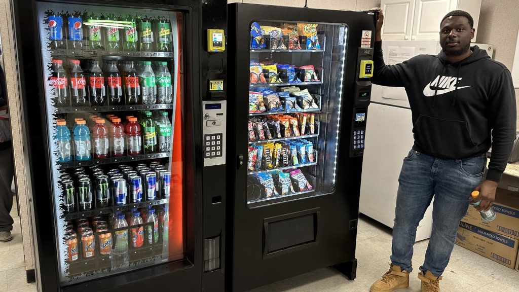 This 32-year-old was making $17/hour—now he runs a business that brings in $500,000 a year: ‘Always aim high’