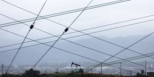 Oil prices mark their first gain in 4 sessions