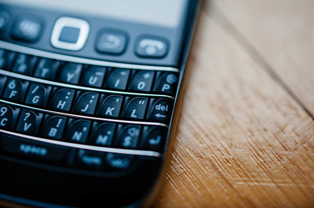 BlackBerry Stock: Overpriced Amid Spin-Off And Uncertainty (NYSE:BB)