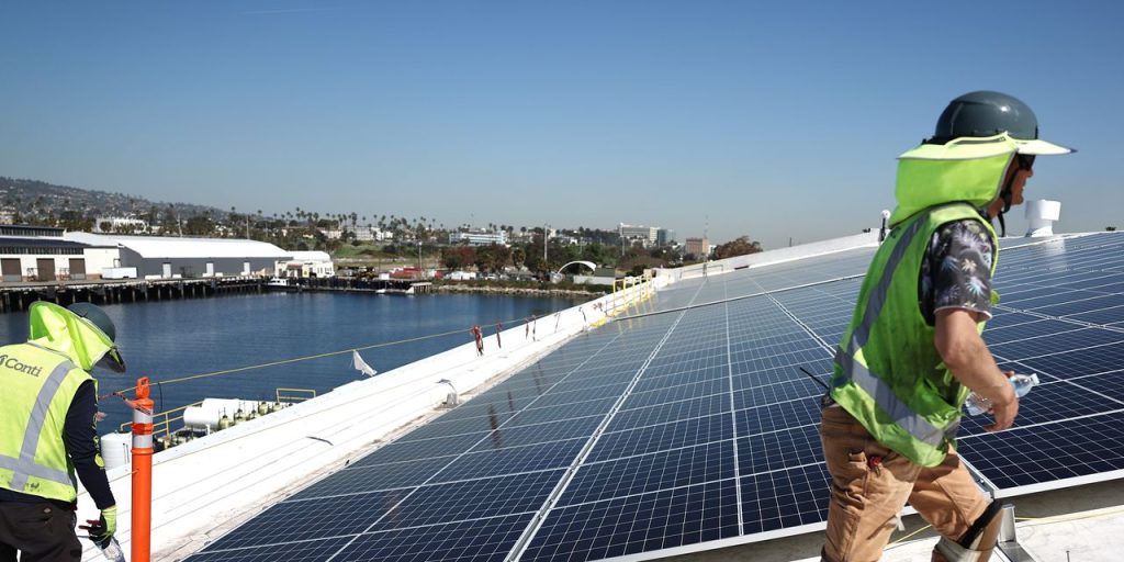 SolarEdge expects ‘significantly lower’ profits and sales; stock drops 19%