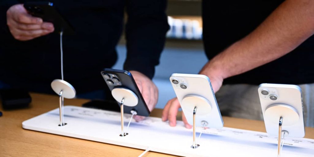 Apple Stock and Big Tech Were Saviors. Now They Need Saving.