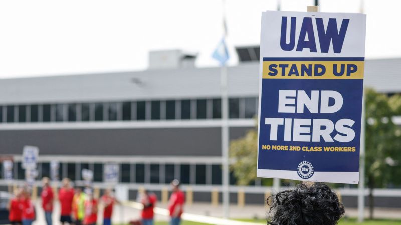 GM, Ford lay off 500 more workers, blaming strike