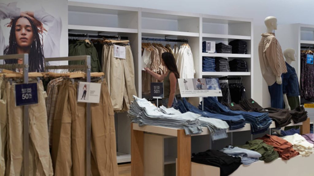 Stocks making the biggest moves midday: Gap, Ross Stores, Tenet Healthcare and more