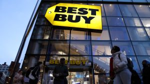 Best Buy cuts sales forecast, as holiday shoppers hunt for deals