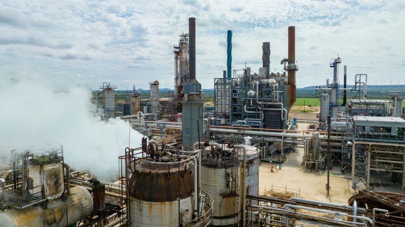 Oil tumbles nearly 6% to four-month lows