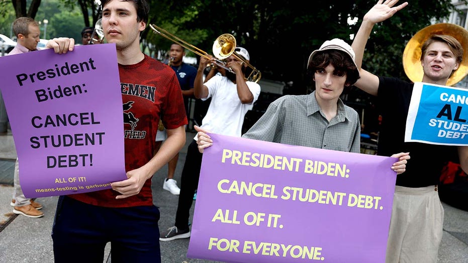 Student protest student loans